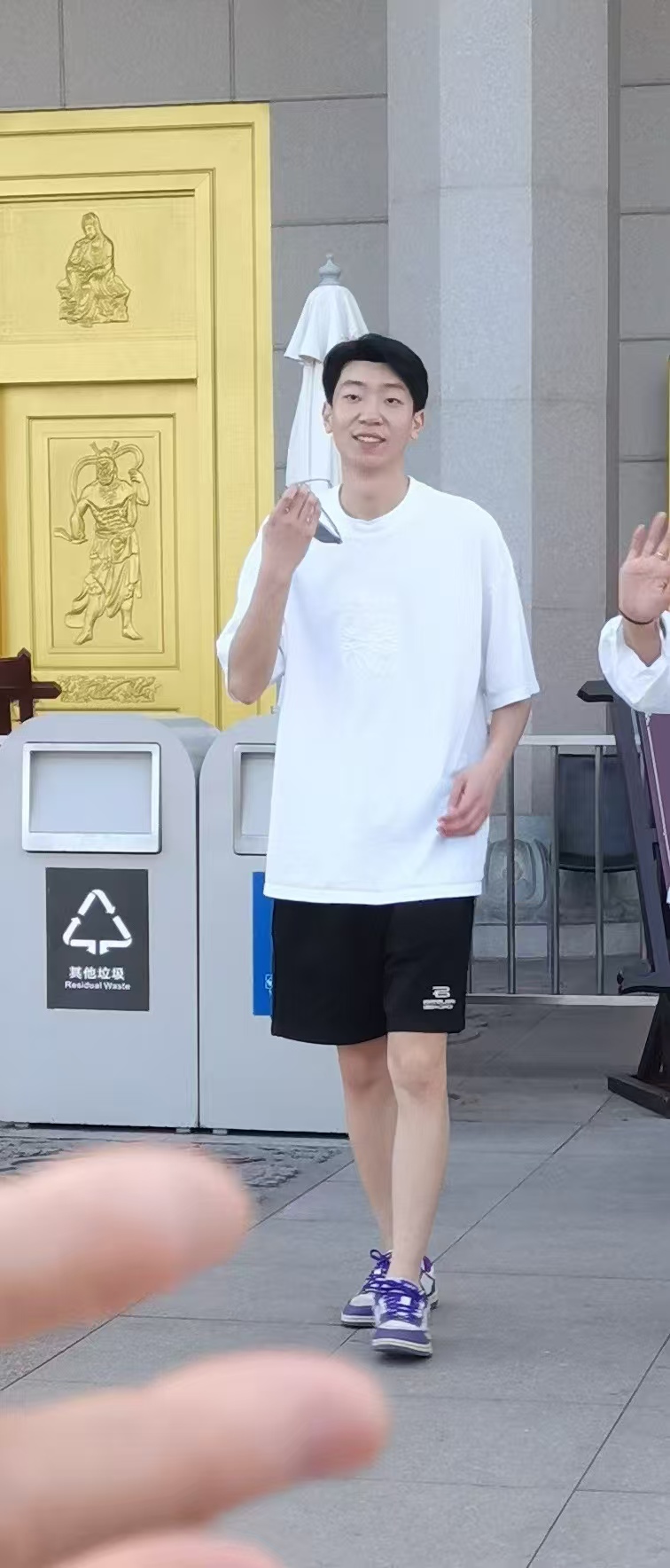 AWBX璇